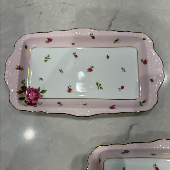 ROYAL ALBERT NEW COUNTRY ROSE SANDWICH TRAY 11 1/2” Set of 2 - Picture 3 of 8